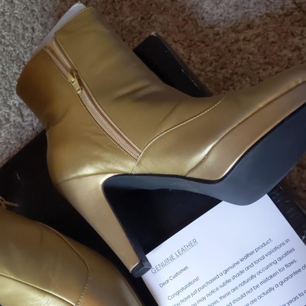 Women's 71/2  gold platform boots